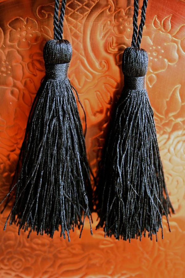 TASSEL EARRINGS - Simple Sexy Black