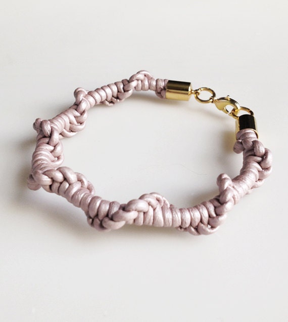 Leather chinese staircase bracelet in pearly pink