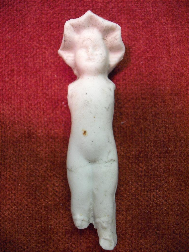 1 Freezing Frozen Charlotte Doll With Bonnet - Lot 2