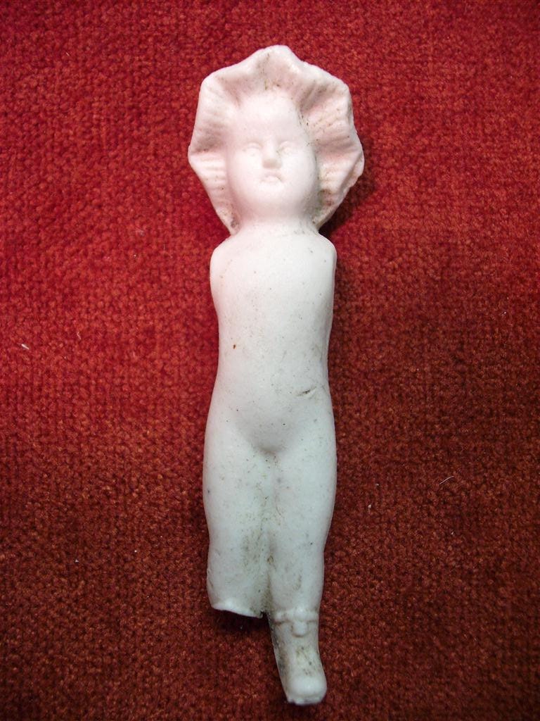 1 Freezing Frozen Charlotte Doll With Bonnet - Lot 5