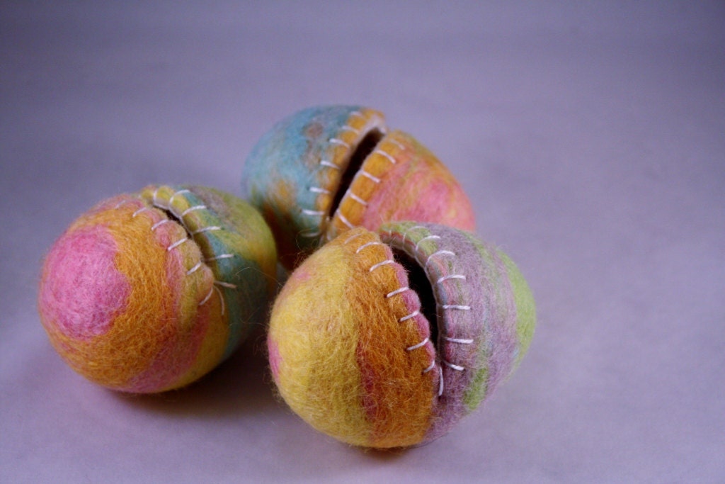 Single rainbow swirl wool egg