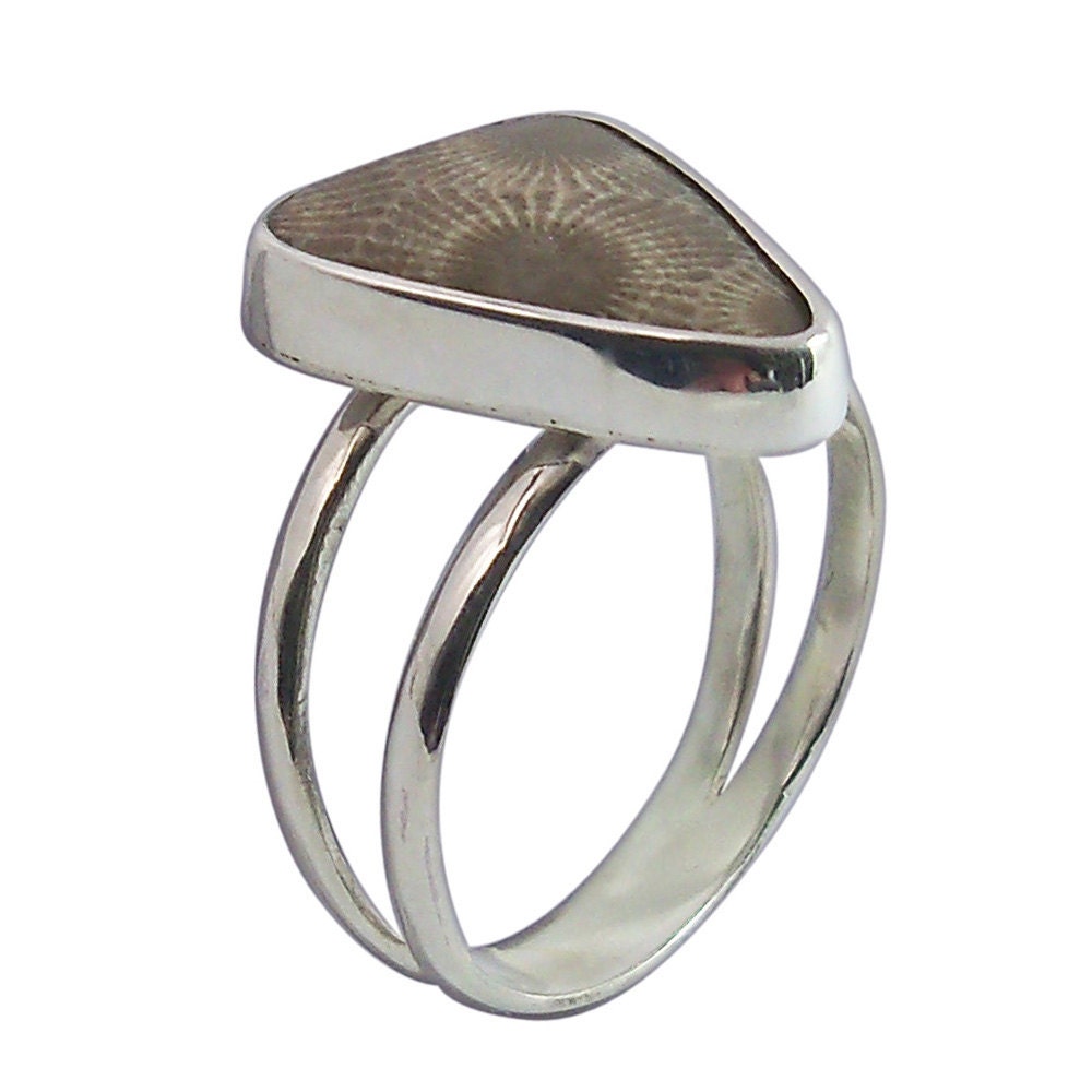 Petoskey Stone and Sterling Silver Ring, Size 9  r9pkye1973