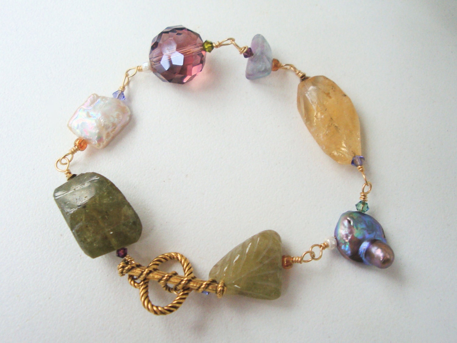 Beautiful and feminine natural gemstone bracelet consisting of Pineapple Quartz, Rainbow Tourmaline, white and dyed Fresh Water Pearls, Moss