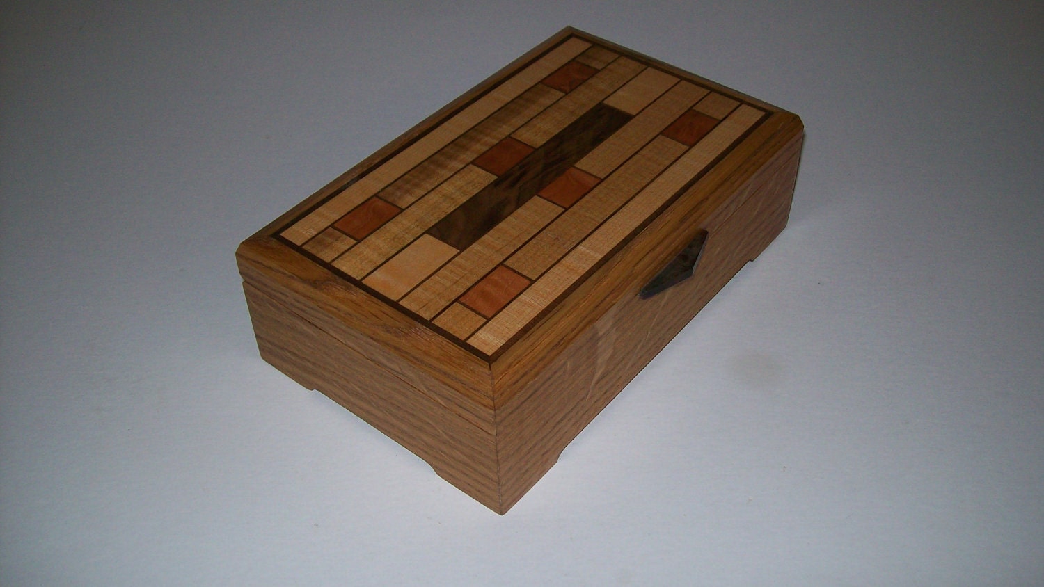 Stained Glsss Patterned in Wood-Box-is Simply Beautiful