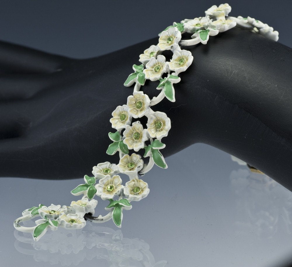 Vintage Enameled White Floral Pattern Bracelet