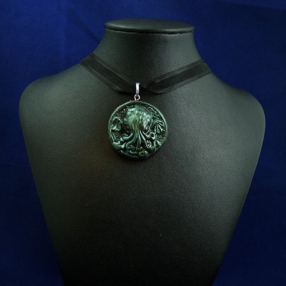 Dark Green Small Cthulhu Cameo Necklace - Polymer Clay Lovecraft Jewelry