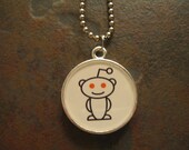 Reddit Alien Meme Resin Round Pendant