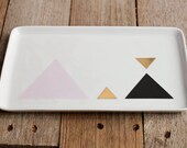 Plat en porcelaine à motif triangles