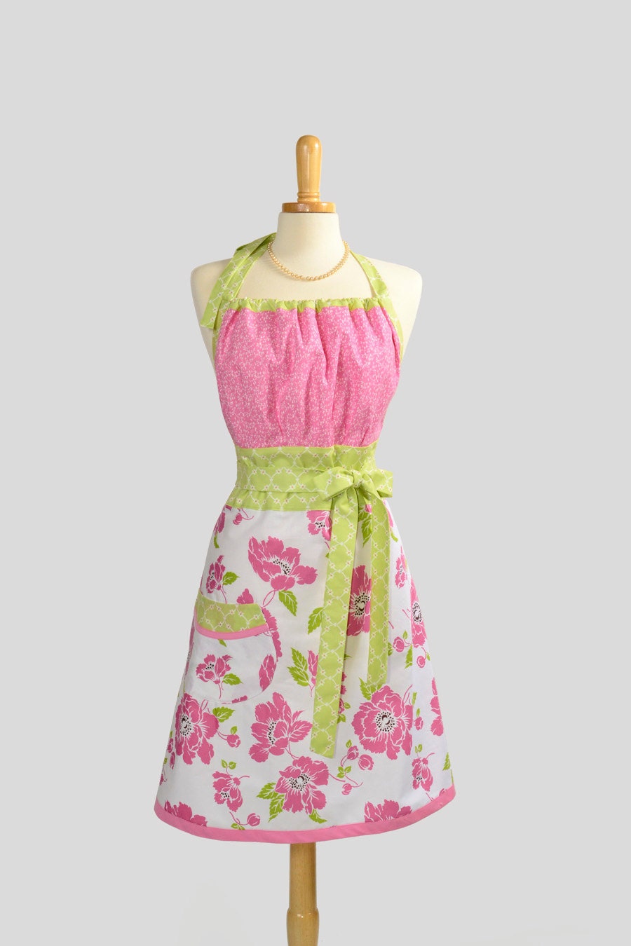 Cute Kitsch Apron : Modern Design in Simple Pink Flower and Wthite Background Trimmed with Green Diamond Petite Floral