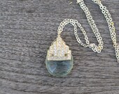 Deco droplet necklace