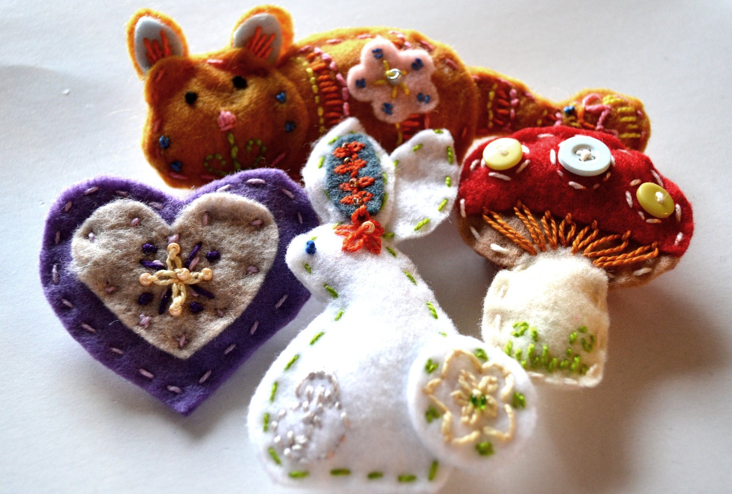 OOAk Alice In wonderland inspired felt pin/brooch set. Hand embroidered.