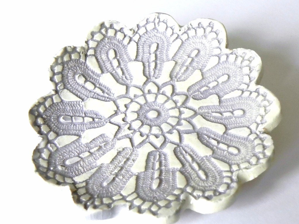 Ceramic Flower Plate, Oval Shape Purple White Dish, Ring Holder with Lace Pattern - Ceraminic