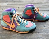 Amazing Vintage Pastel Nike Air Hi-Tops (men's 9)