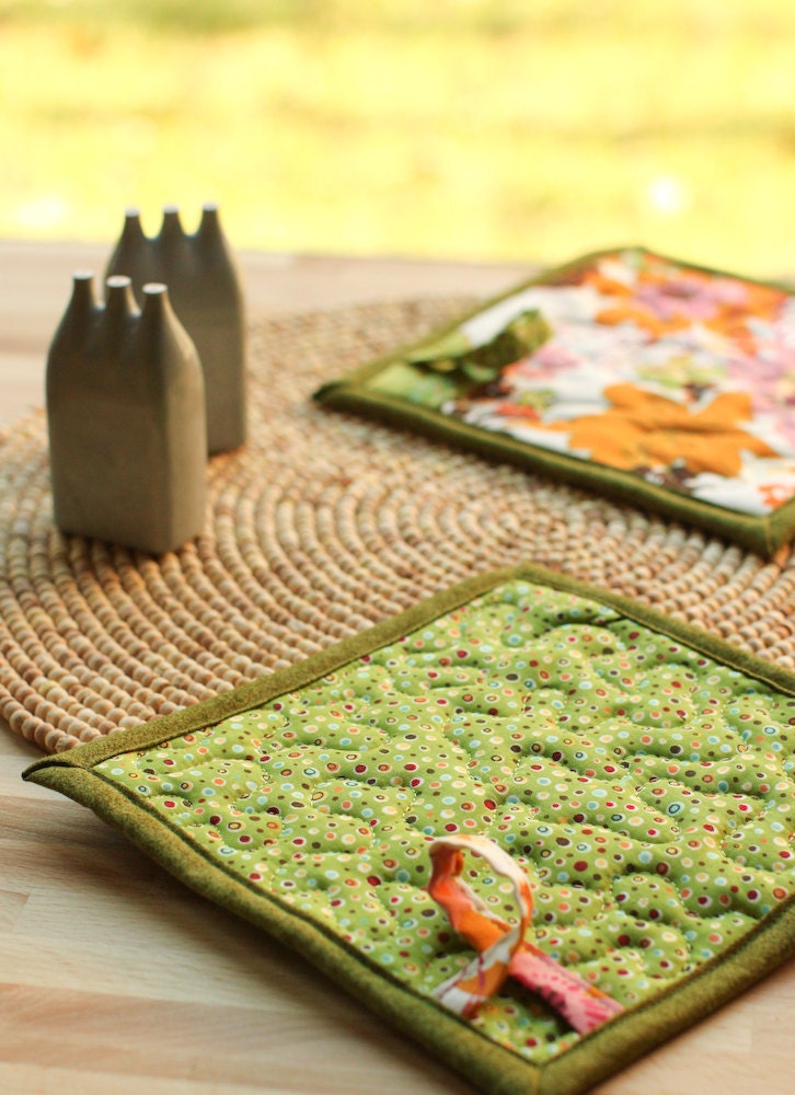 quilted pot holders - dots and flowers