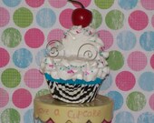 Original Business Card Holder Fake Cupcake great for Bakery Shoppe, Realtors, Photographers, Cupcake Entrepreneurs,Office Desk