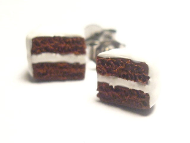 Chocolate cake slice stud earrings (Vanilla Frosting)