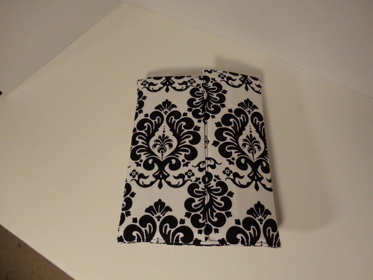 iPad case iPad Cover, Zipper Pocket Black and White Damask iPad 2 case, iPad 2 Stand Case, iPad 3 Cover, Free Domestic Shipping