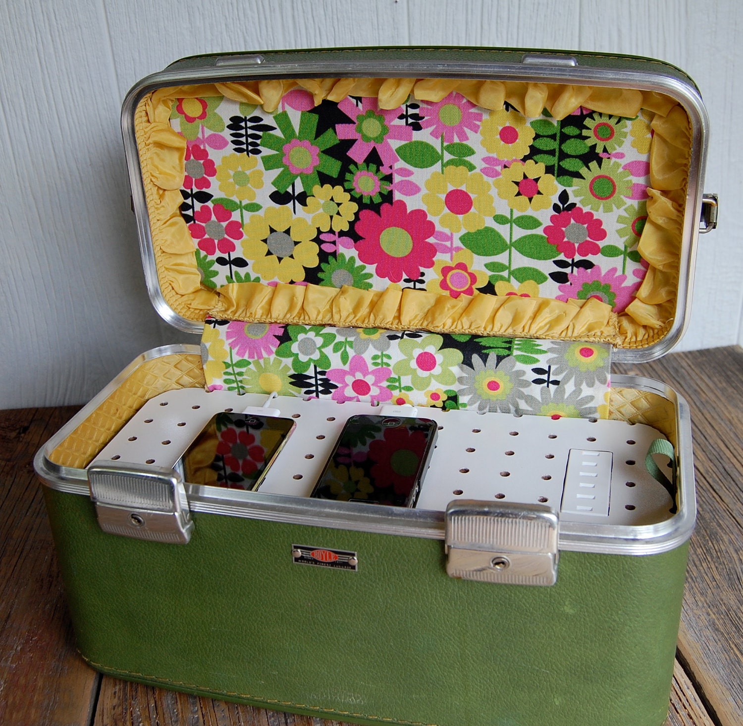 Vintage Samsonite Train Case Custom Charging Station for phones, iPods & iPad in Deep Retro Green