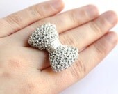 Knitted bow ring in silver metallic yarn: READY TO SHIP