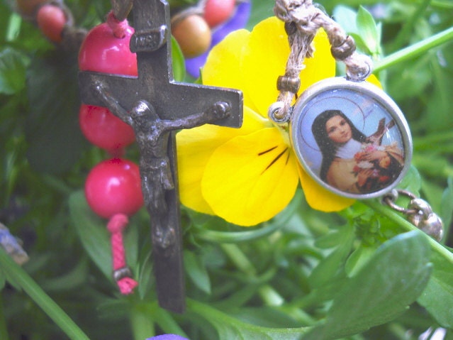 Macrame St. Therese 21 bead Chaplet Rosary Vintage Crucifix 3D Color Medal Free Shipping US and Canada
