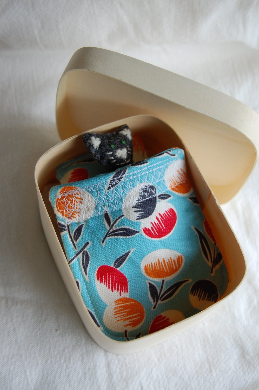 Felt Mini Cat with Wood Box Bed and Mini Quilt