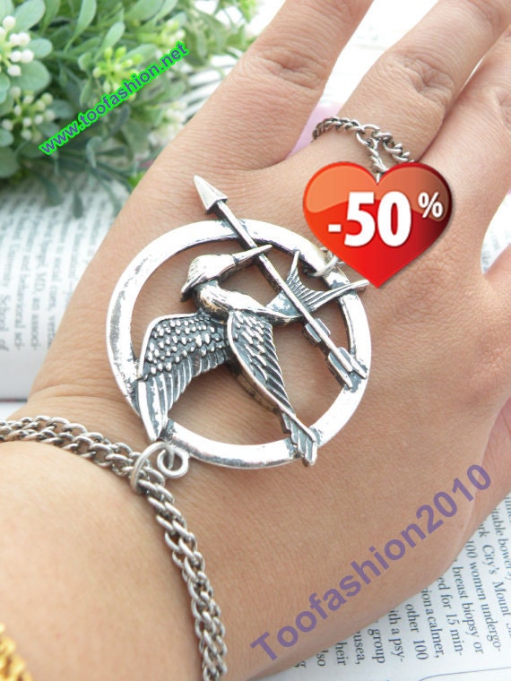 SALE - Retro silver the hunger games Mockingjay arrow pendant hand chain with ring jewelry vintage style