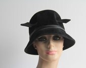 Vintage Arrow Hat  . 1960s Mod Bucket Cloche .  Black Satin Bow