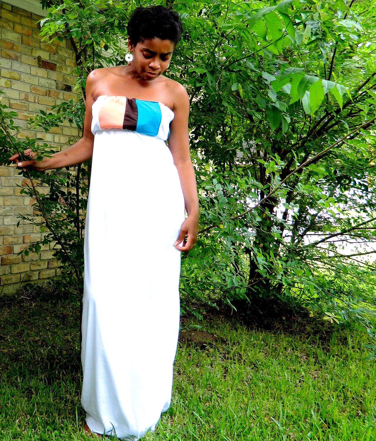 flyTie contrast color knit maxi style dress in white--large