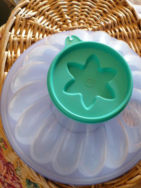 Tupperware Jello Mold, Blue and Green
