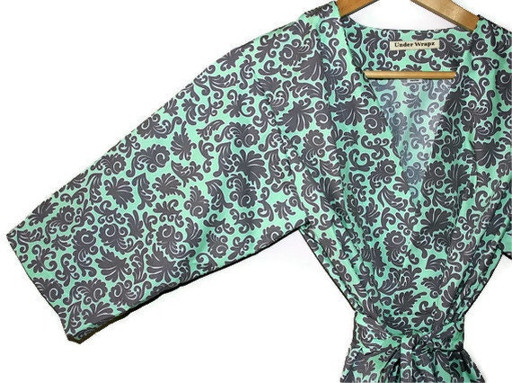 Womens Kimono Robe. Dressing Gown. Bathrobe.  Robe.  Mint Rose Garden.  Knee Length.