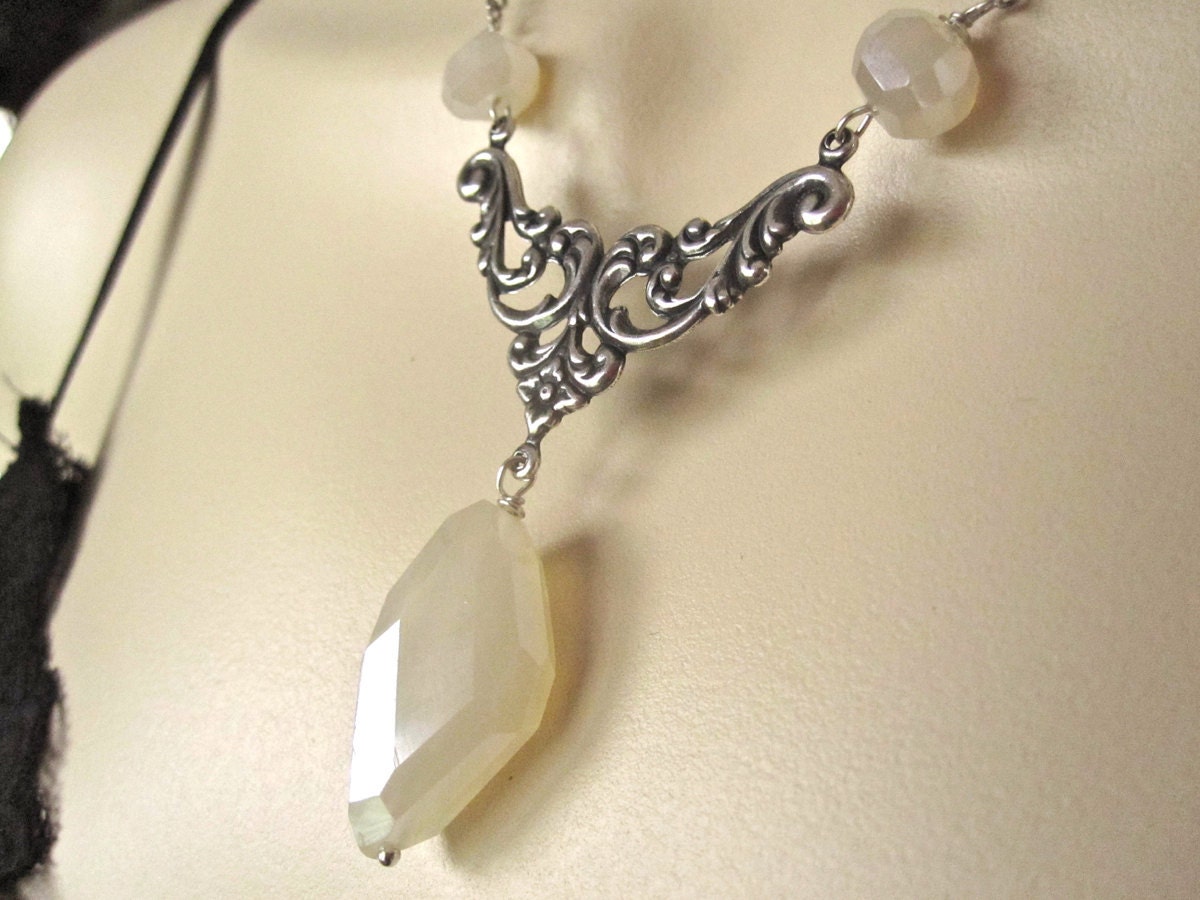 Pearl Chalcedony Art Deco Pendant Silver Necklace