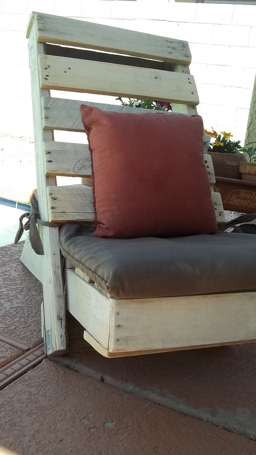 Upcycled Pallet Patio Chair - buckeyerestoration