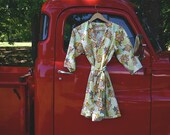 Womens Kimono Robe. Bathrobe. Robe. Maternity Robe. Bridesmaid Gift Robe. Suzannes Garden.  Knee Length.