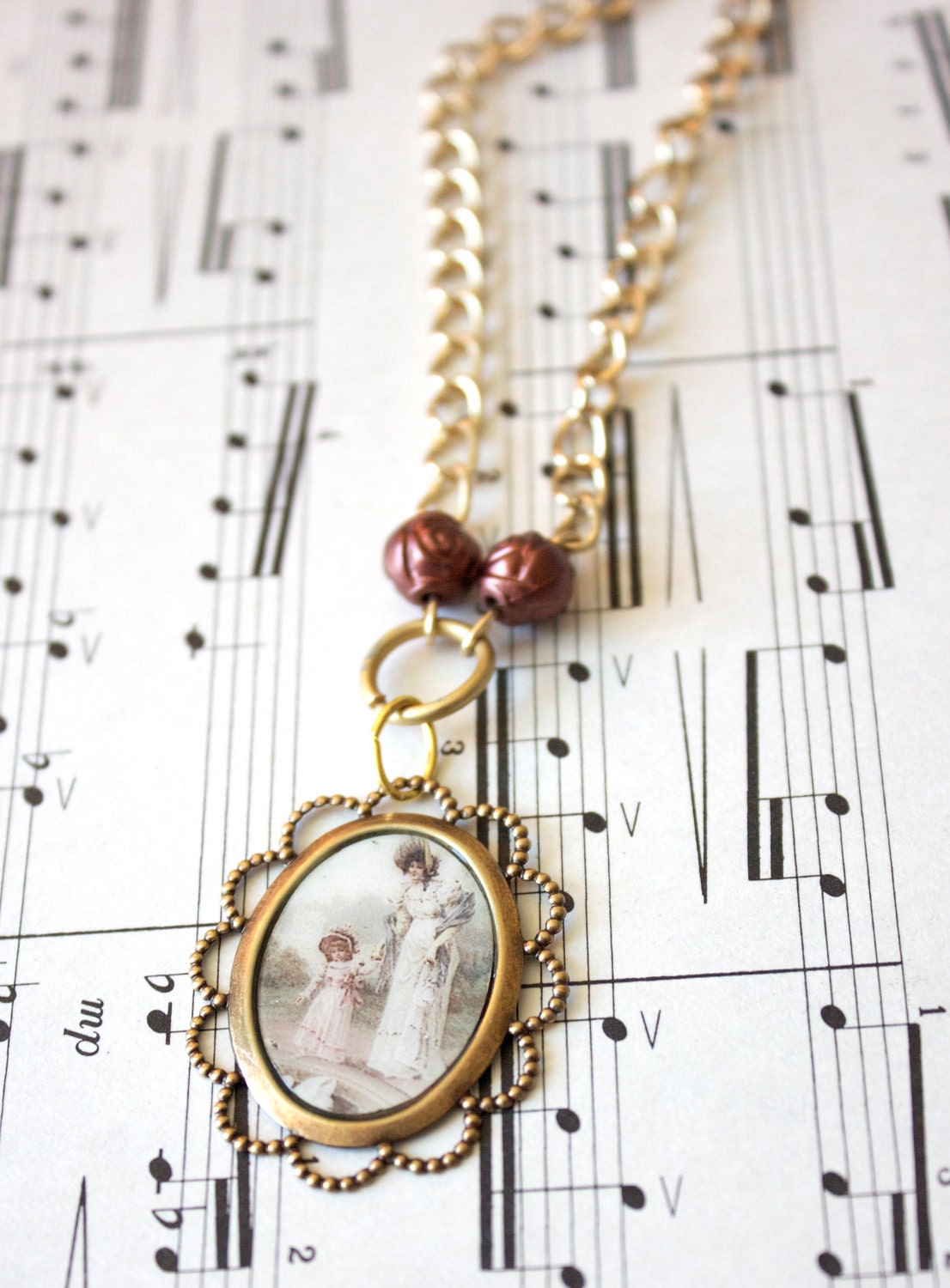 Victorian pendant necklace - romantic - red rose beads - gold chain
