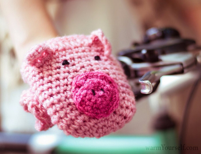 Cute PIG BIKE HANDWARMERS Gloves Wool Crochet Cold Days Unisex Woman Man Teens Cozy Gift Geekery Funny Pink