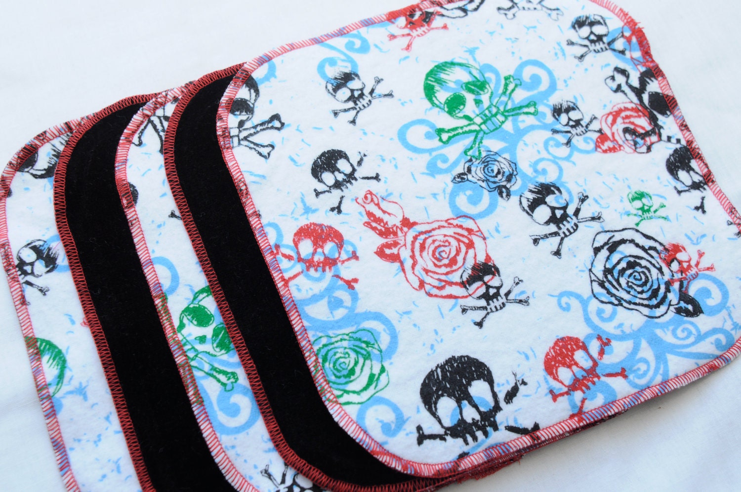 Set of 5 Cloth Wipes<br>Cotton Velour and flannel<br><b>Skulls</b>