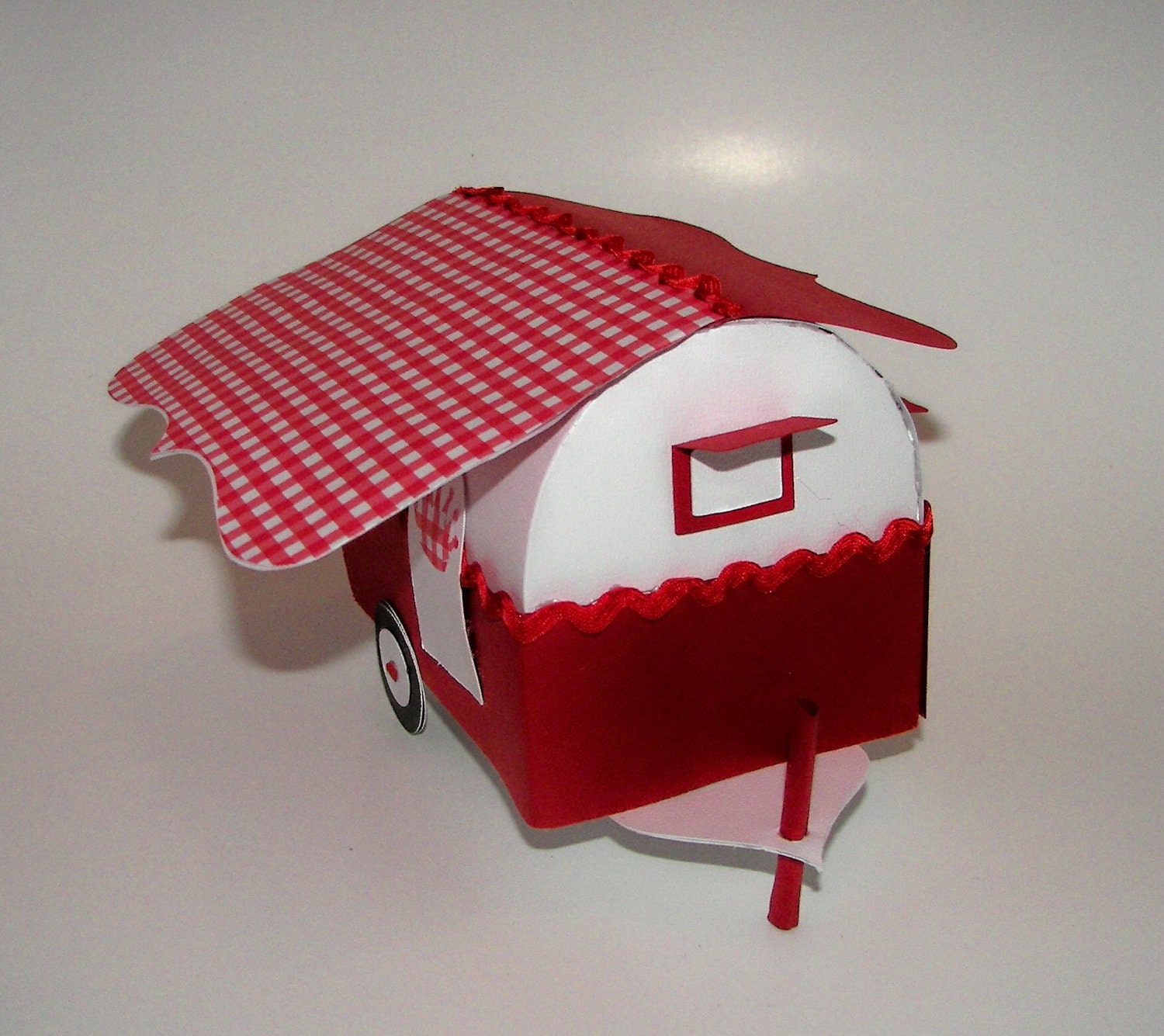 Red Gingham Paper Travel Trailer Gift Box