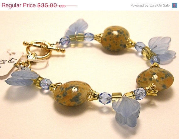 30% CEARANCe SALe and FREe SHIPPING Periwinkle Blue and Biege Lampwork Bracelet LB023 handmade