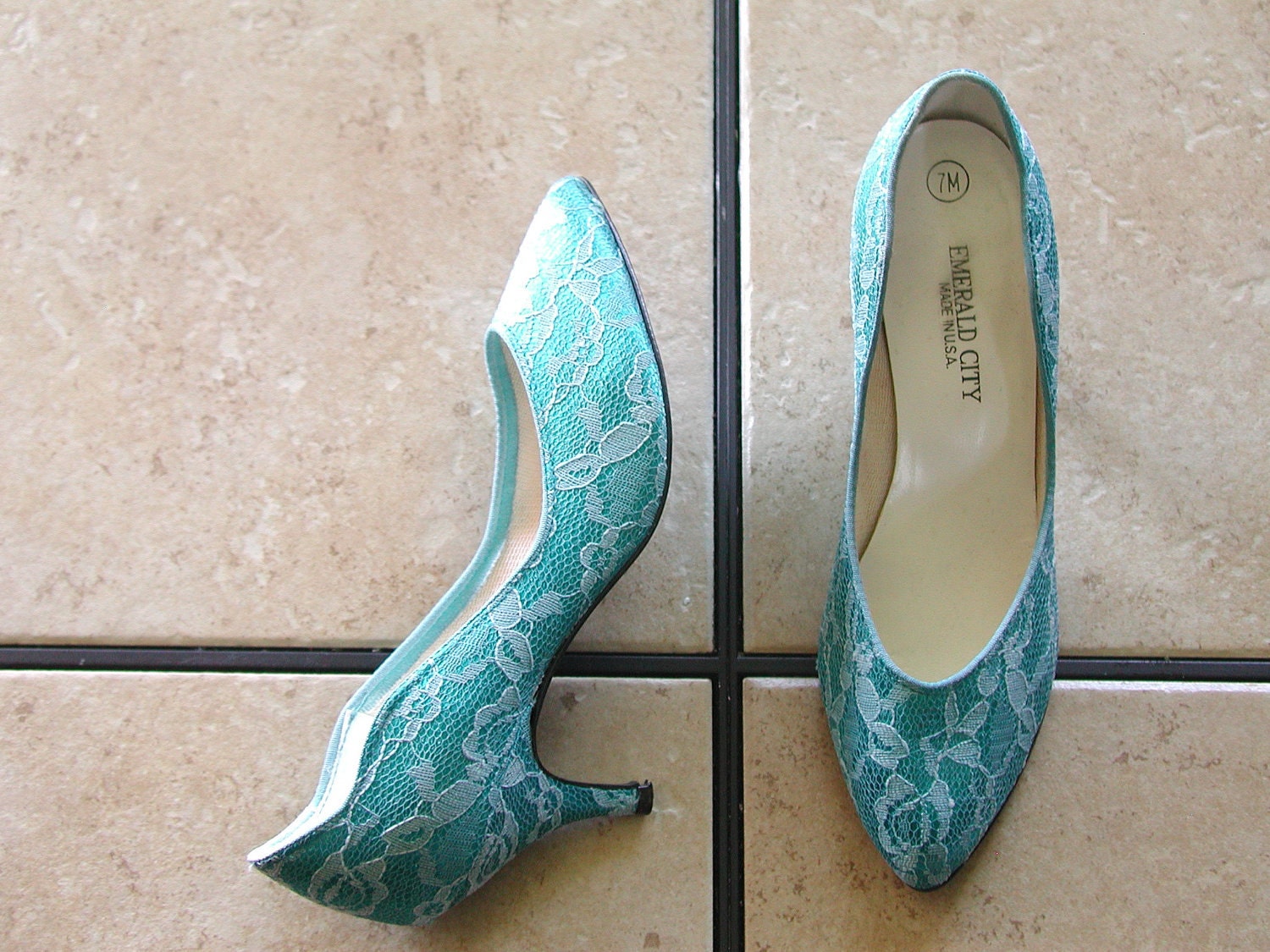 Vintage Emerald City Blue/White Satin/Lace Classic Dress Pumps Shoes Sz 7
