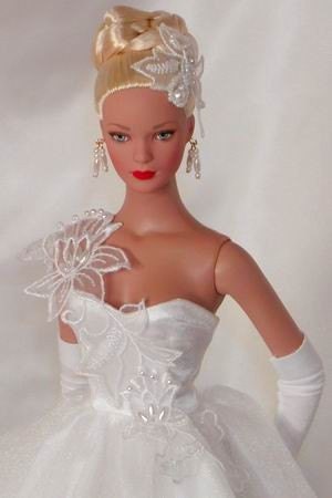 White Satin and Tulle for Tyler Wentworth, Sydney Chase - Tonner Sculpts