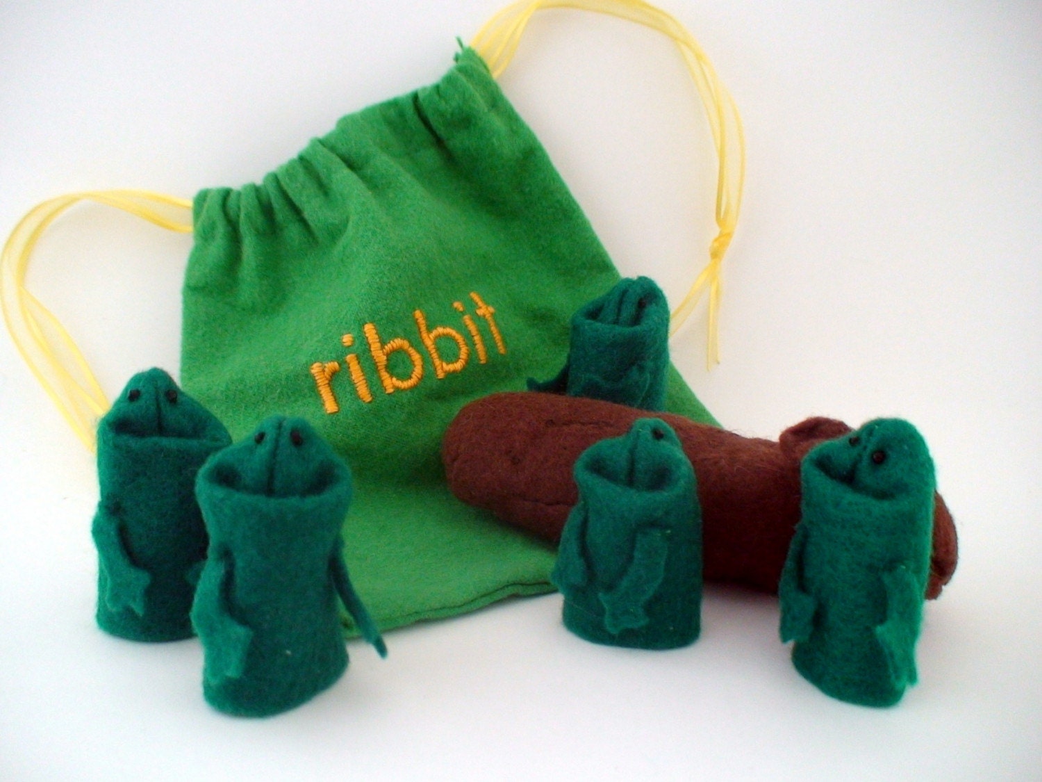 Five Green and Speckled Frogs finger puppet set