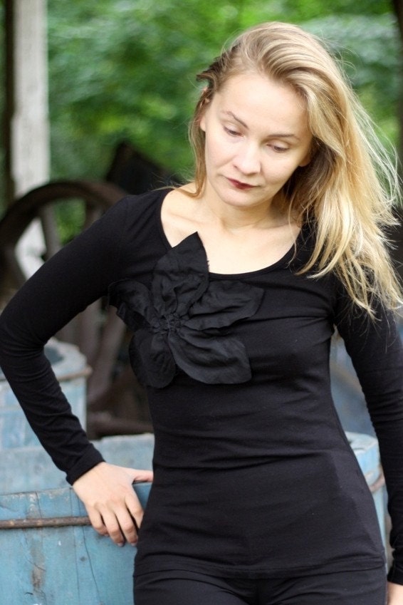 FALL 2009 Long Sleeve T-Shirt with Big Flower