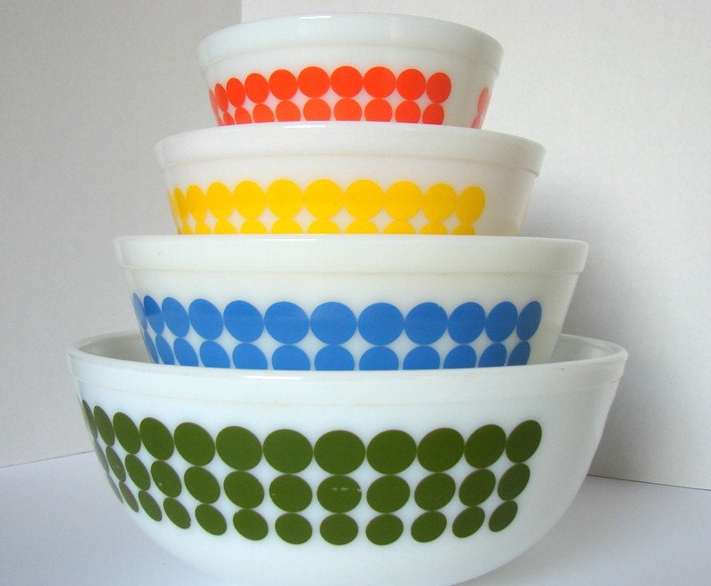 Vintage Pyrex New Dot Polka Dot Mixing Bowls