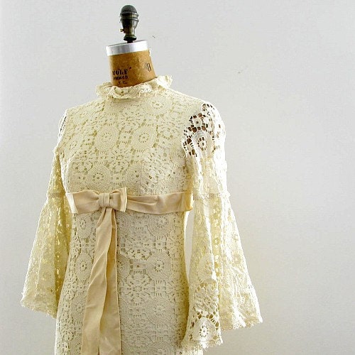 SALE vintage 1960s wedding dress gown lace WHITE WEDDING