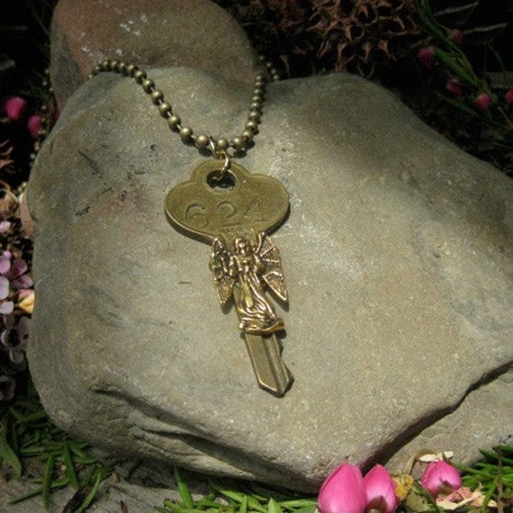 Ritas Guardian Angel Vintage Key Hoodoo Magnolia Bud Amulet NUMBER 189 - Let the angels guide you financially