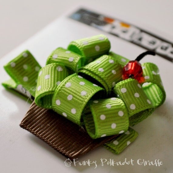 Cute Apple Green Cupcake Clippie Clip