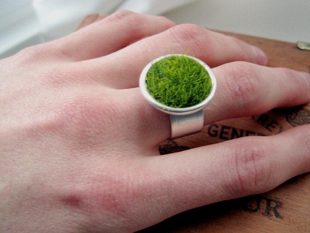 Grasgrüner Ring