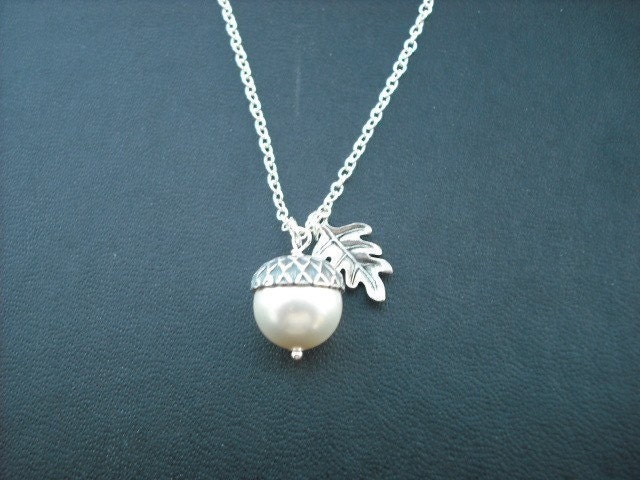 creamy pearl acorn necklace -white gold plated chain