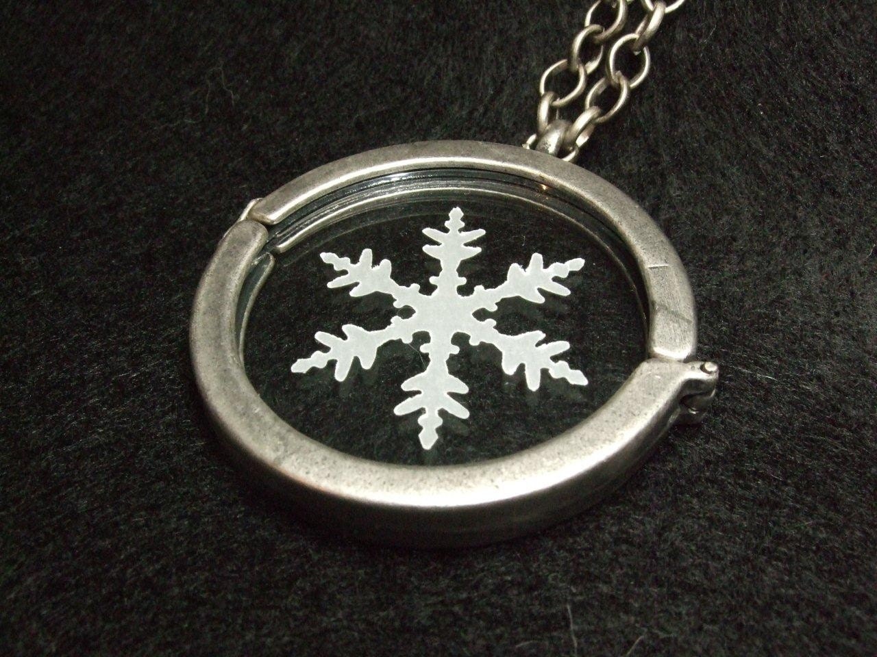 Locket - Glass - Double Sided - Silver - Filled - Snowflake - White - Vintage - Keepsake - Necklace - Captured Collection