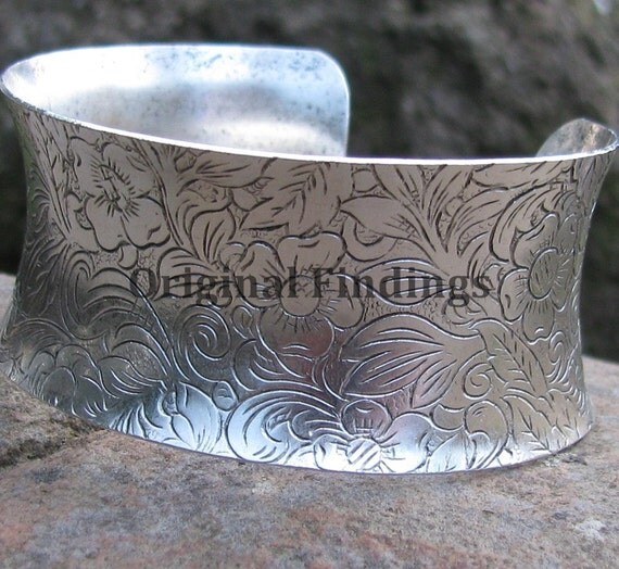 1 Antique Silver Etched Cuff Bracelet 1102